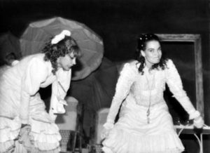 03 Oana Pellea si Maia  Morgenstern, Teatrul Tineretului, Piatra Neamt, 1987_399x290
